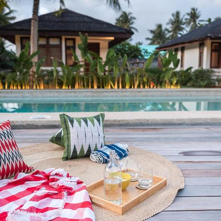Alon Cloud9 Beach Front Catangnan Екстер'єр фото