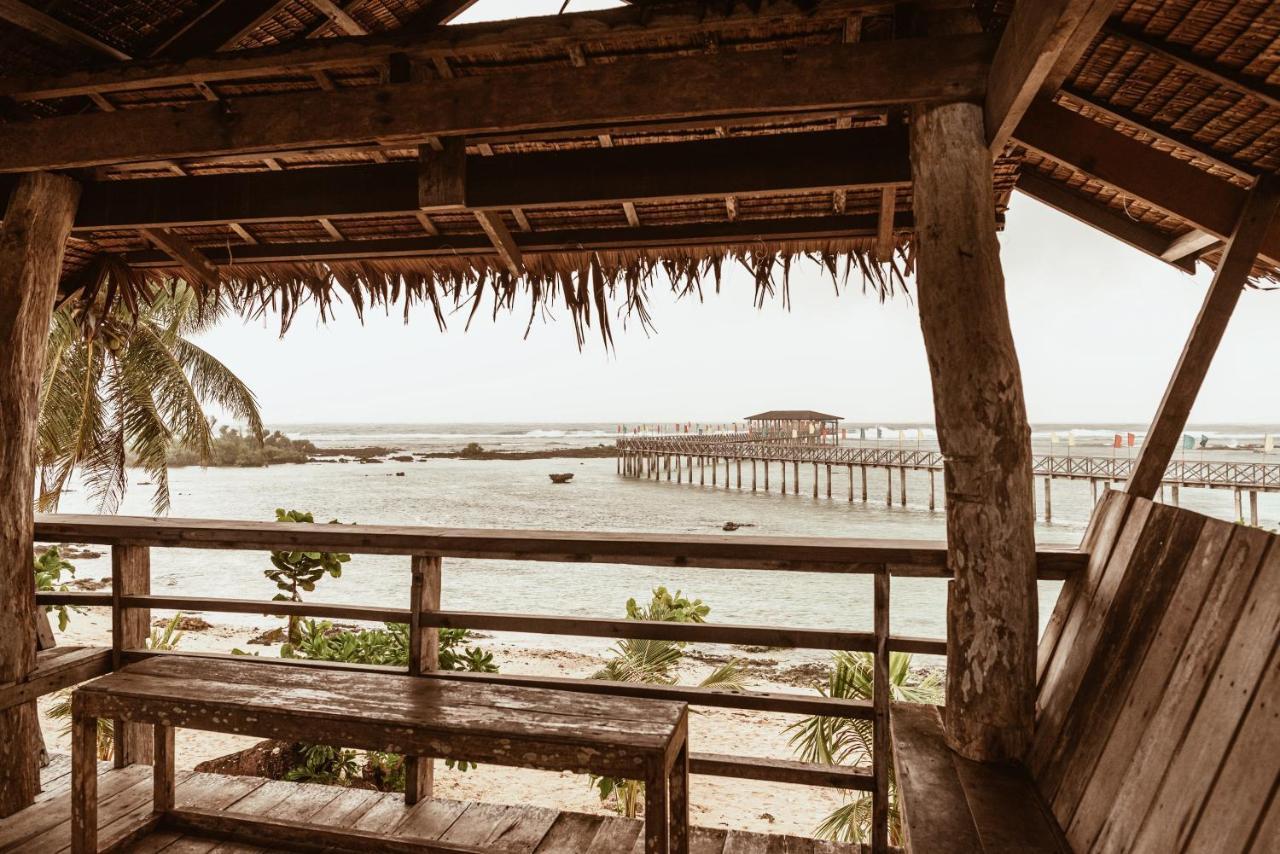 Alon Cloud9 Beach Front Catangnan Екстер'єр фото