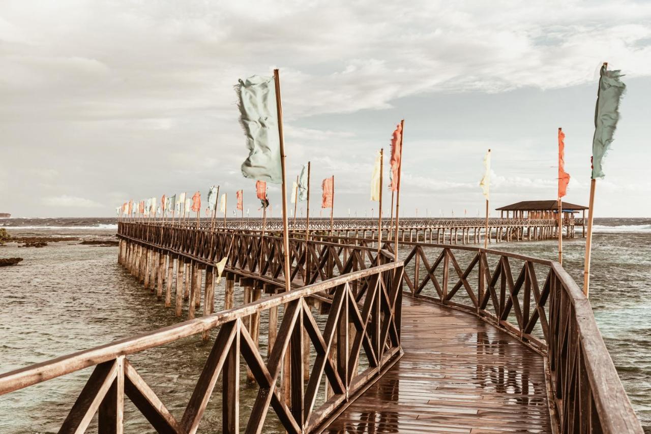 Alon Cloud9 Beach Front Catangnan Екстер'єр фото