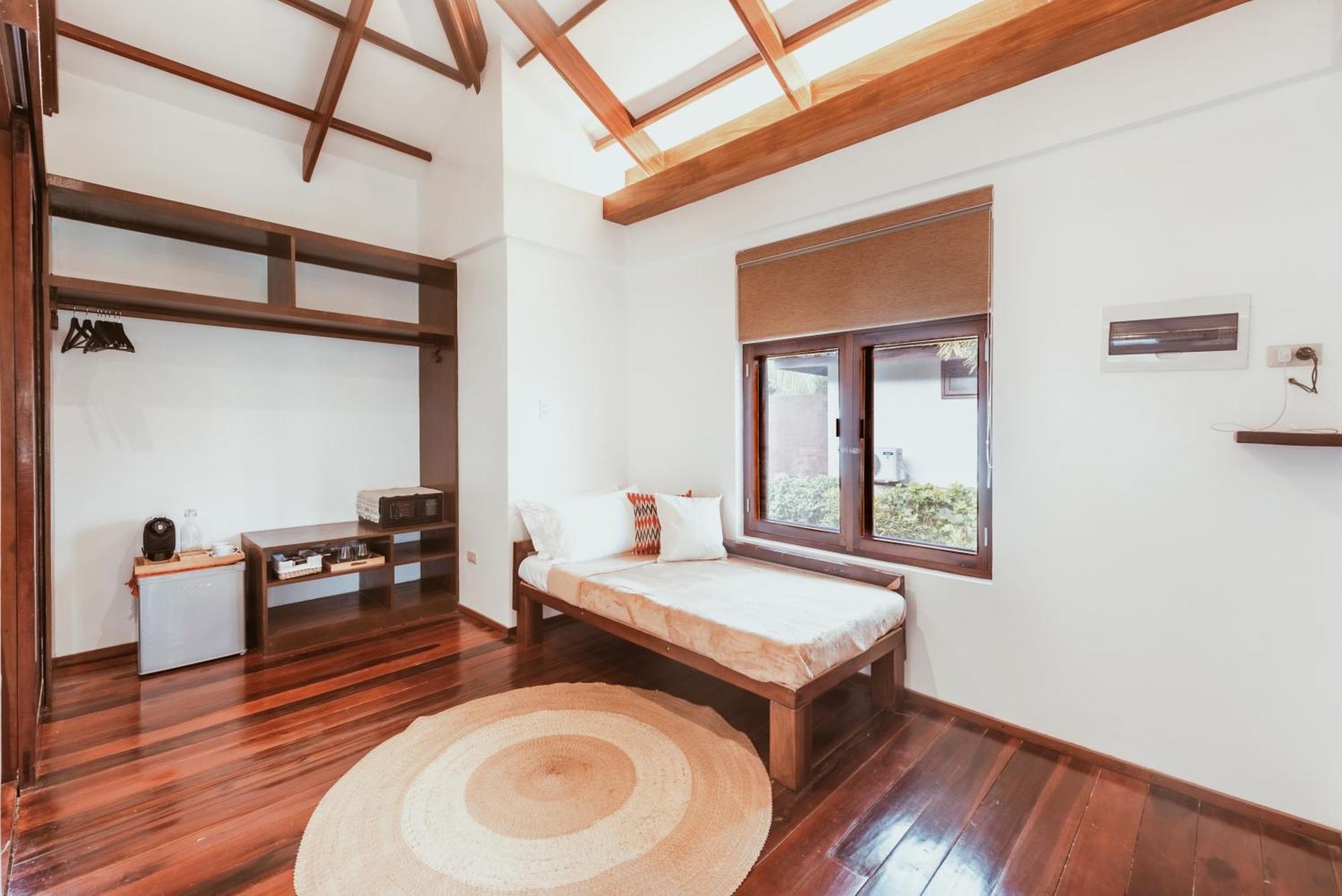 Alon Cloud9 Beach Front Catangnan Екстер'єр фото