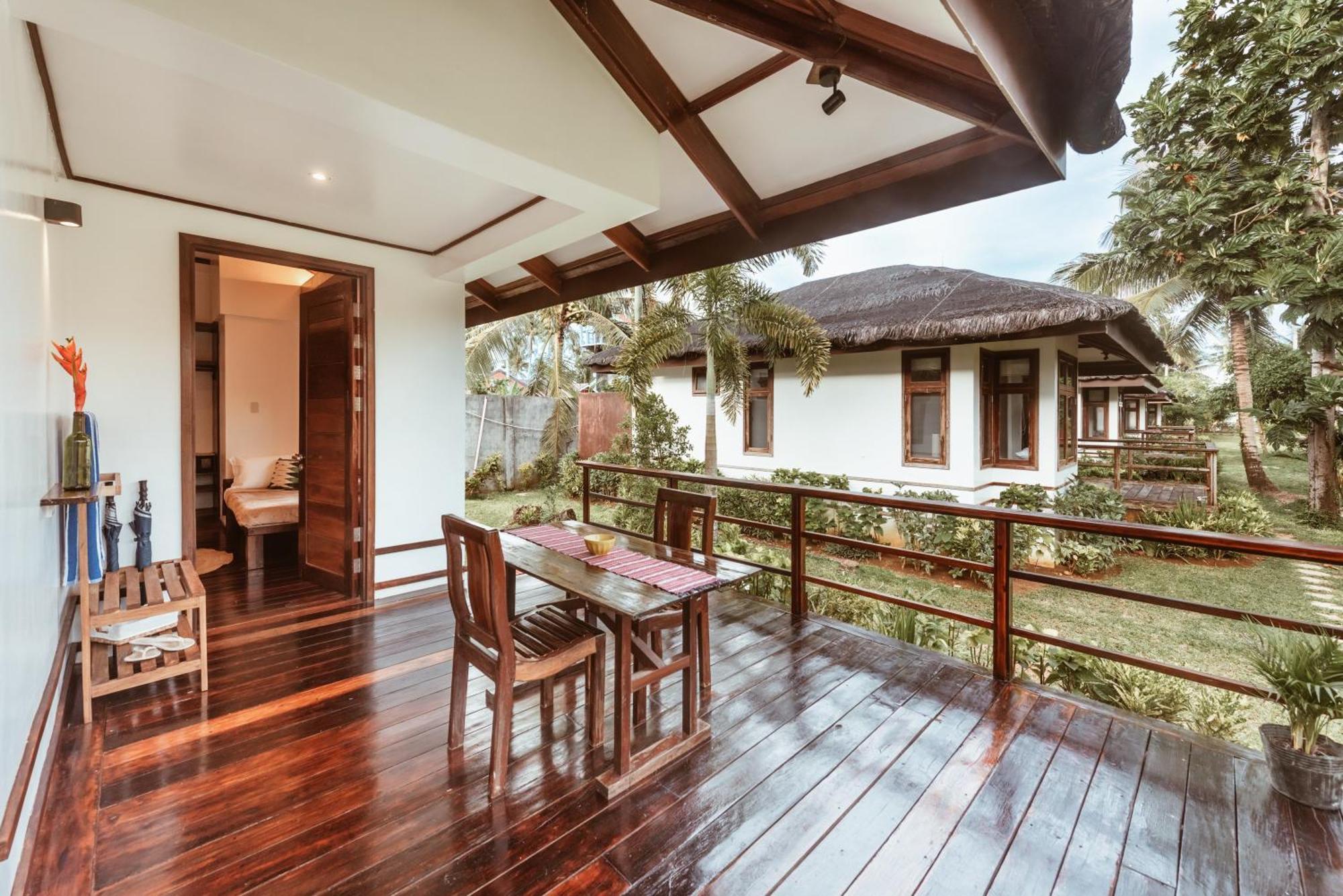 Alon Cloud9 Beach Front Catangnan Екстер'єр фото