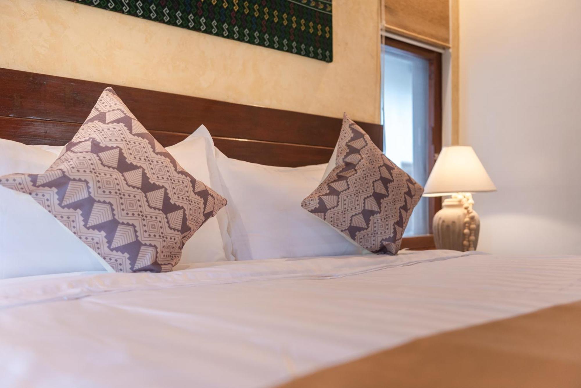 Alon Cloud9 Beach Front Catangnan Екстер'єр фото
