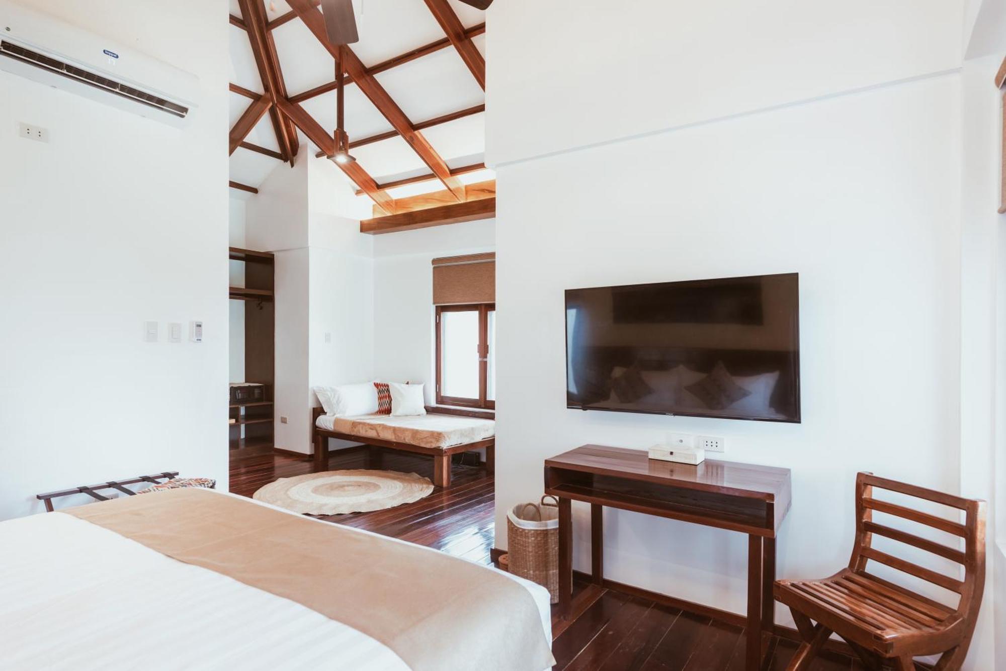 Alon Cloud9 Beach Front Catangnan Екстер'єр фото